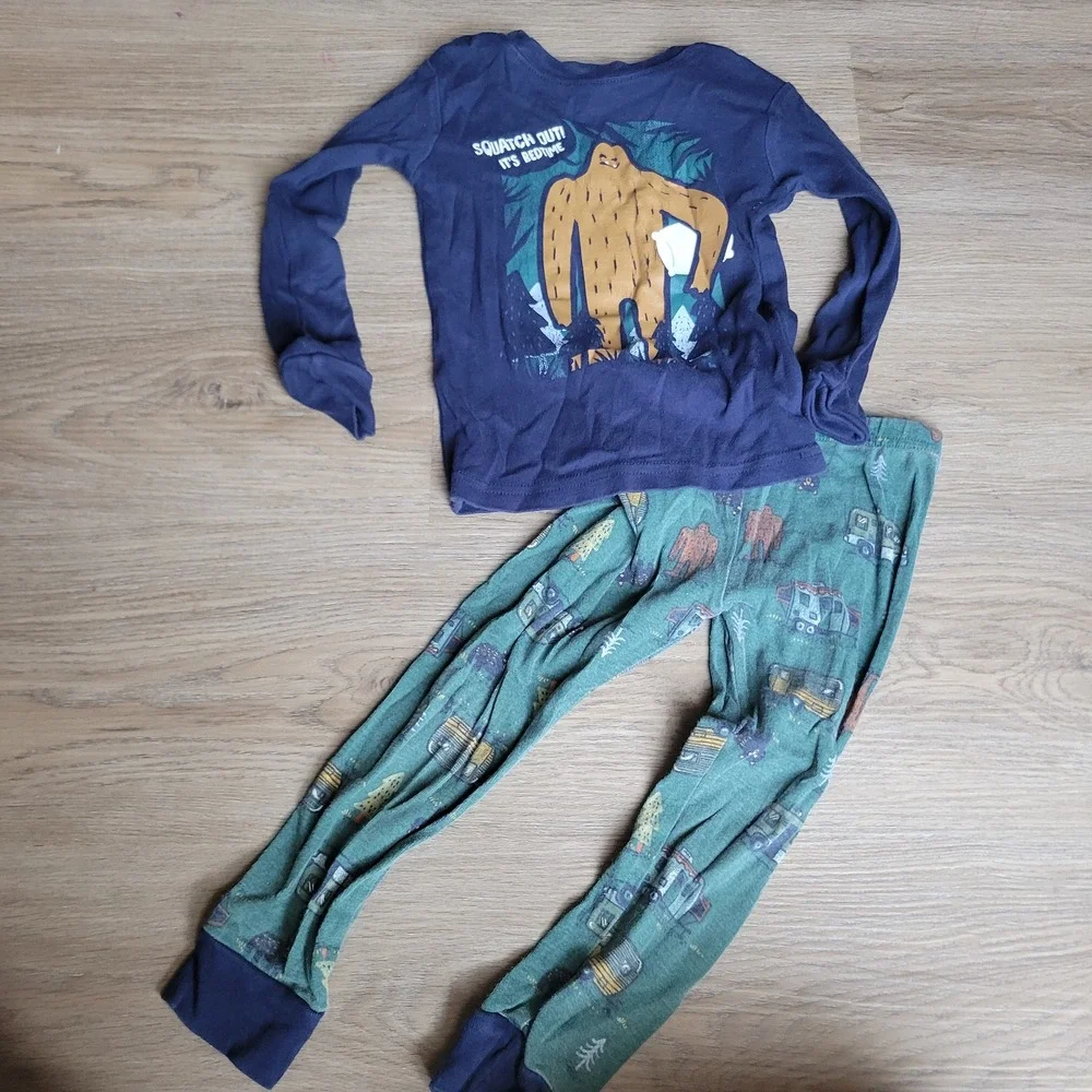 Carters Pajama Set Boys 3T Navy Blue Bigfoot Squatch Out Long Sleeve Snug Fit